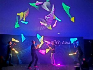 Jonglage mit Lichtprojektionen an den Swiss Awards